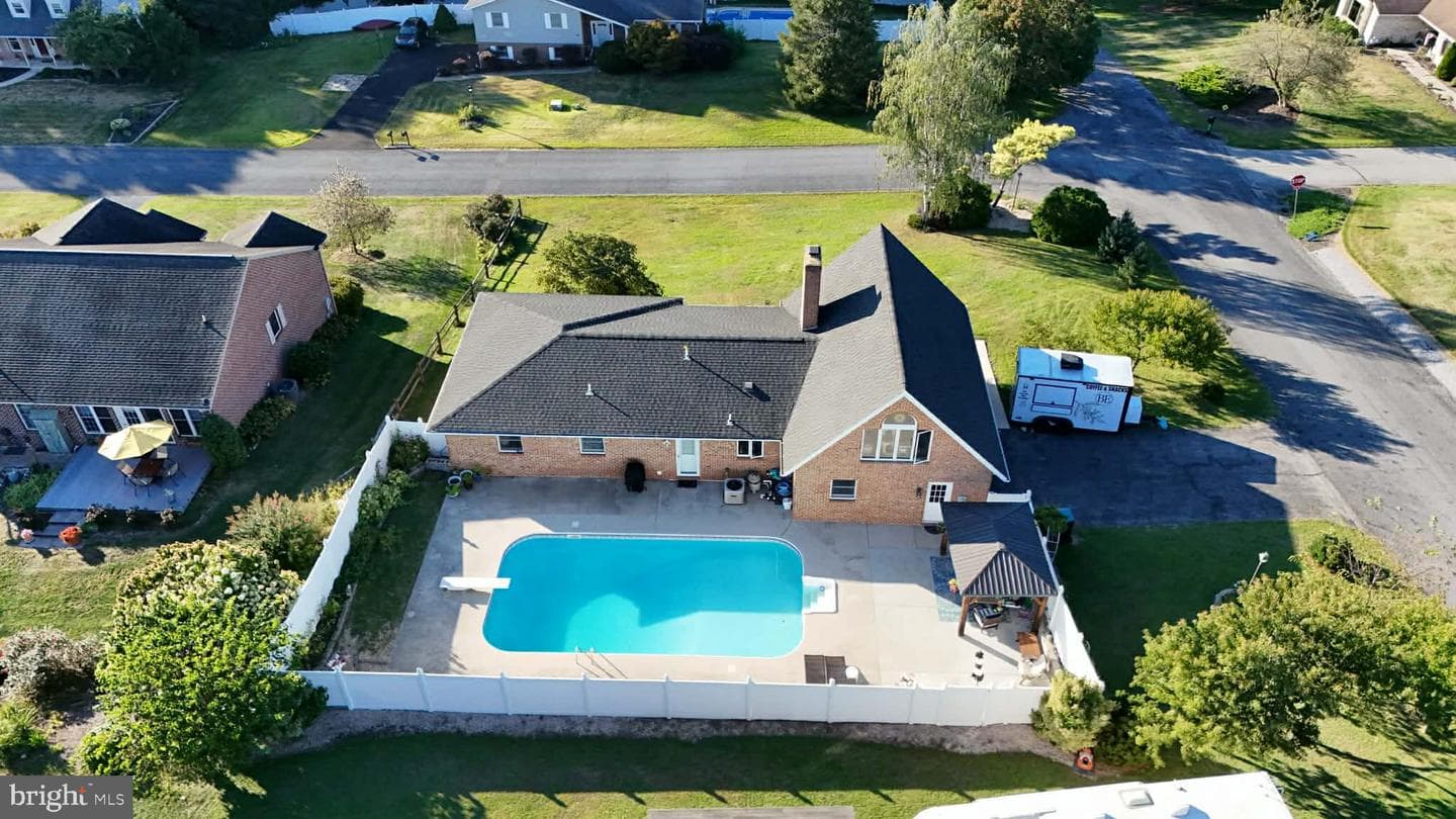 47 Emerald Drive photo 6