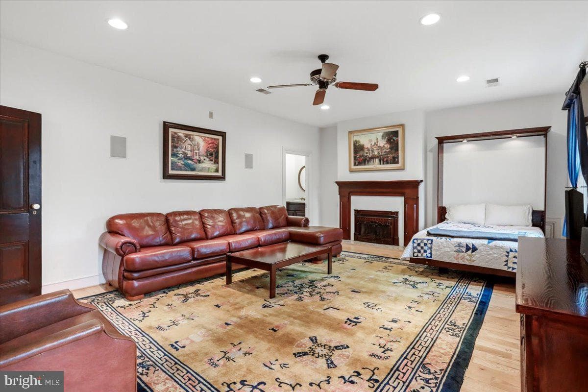827 Philadelphia Avenue photo 40