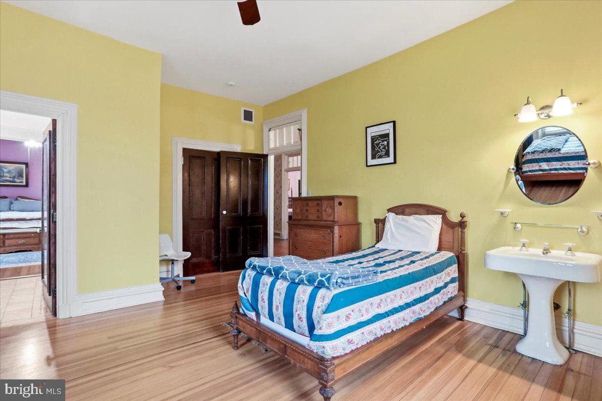 827 Philadelphia Avenue photo 49