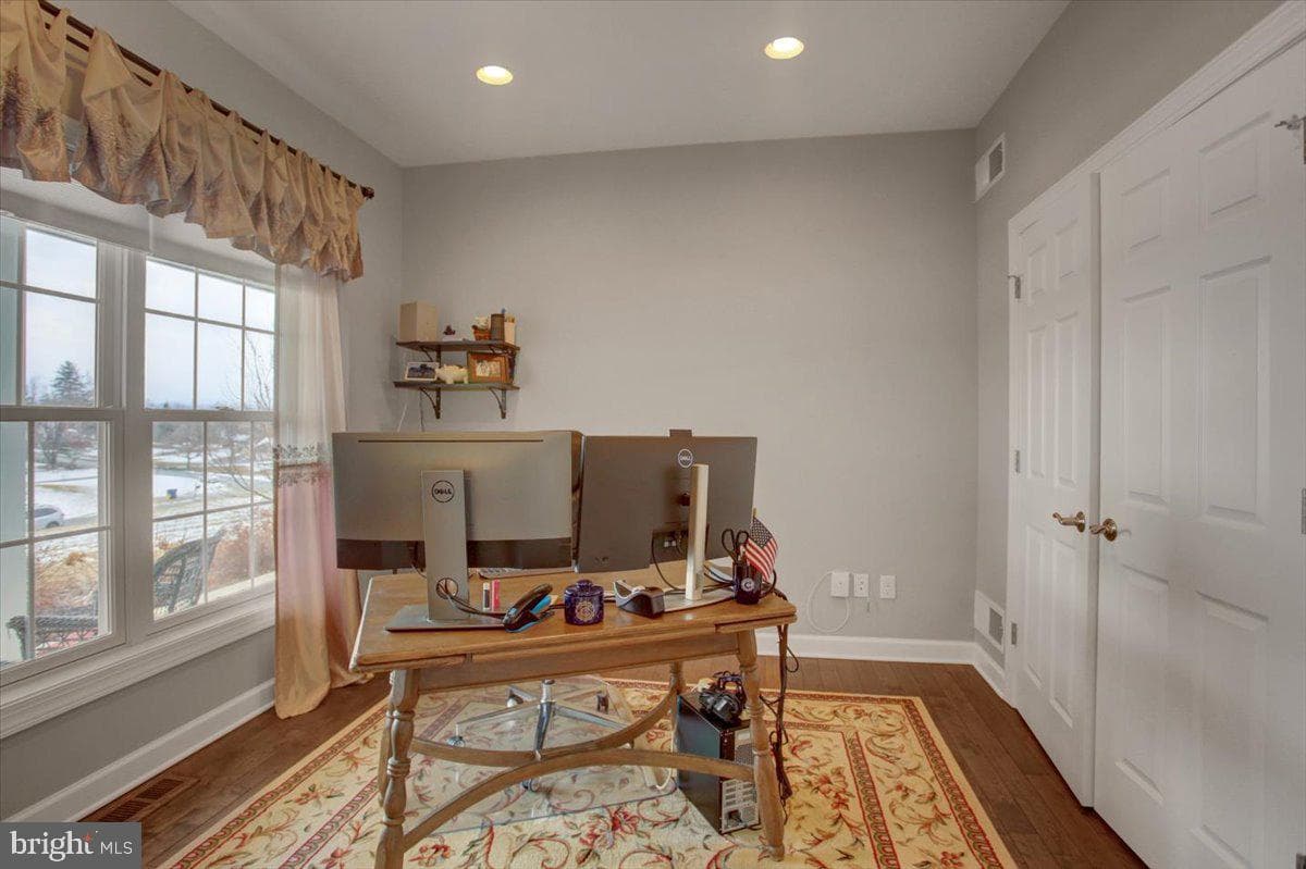 847 W King Street photo 14