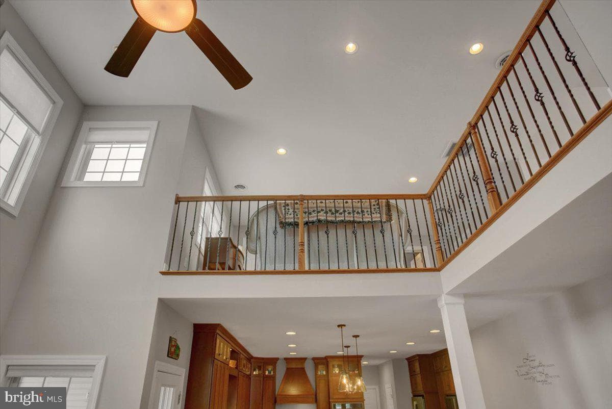 847 W King Street photo 32