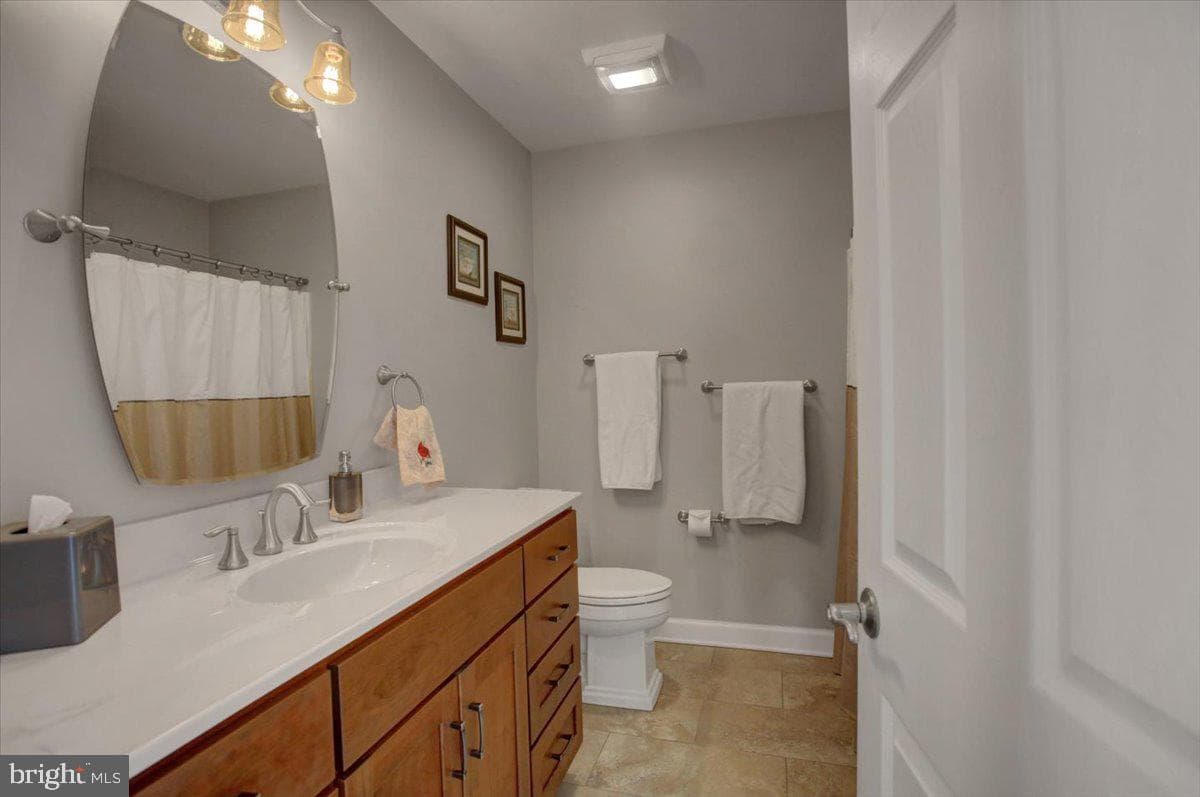 847 W King Street photo 49