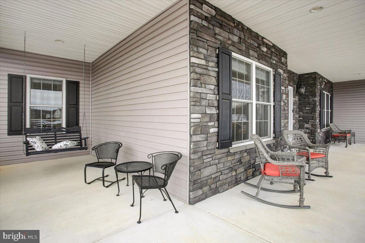 847 W King Street photo 9