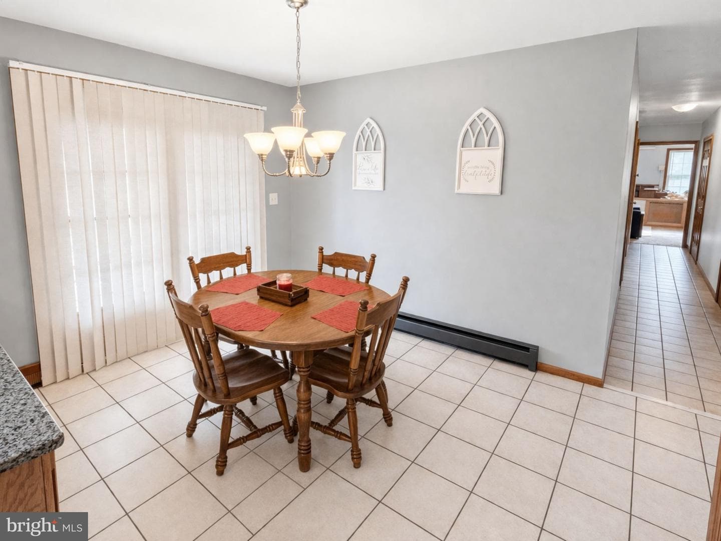1585 Marilyn Court photo 3