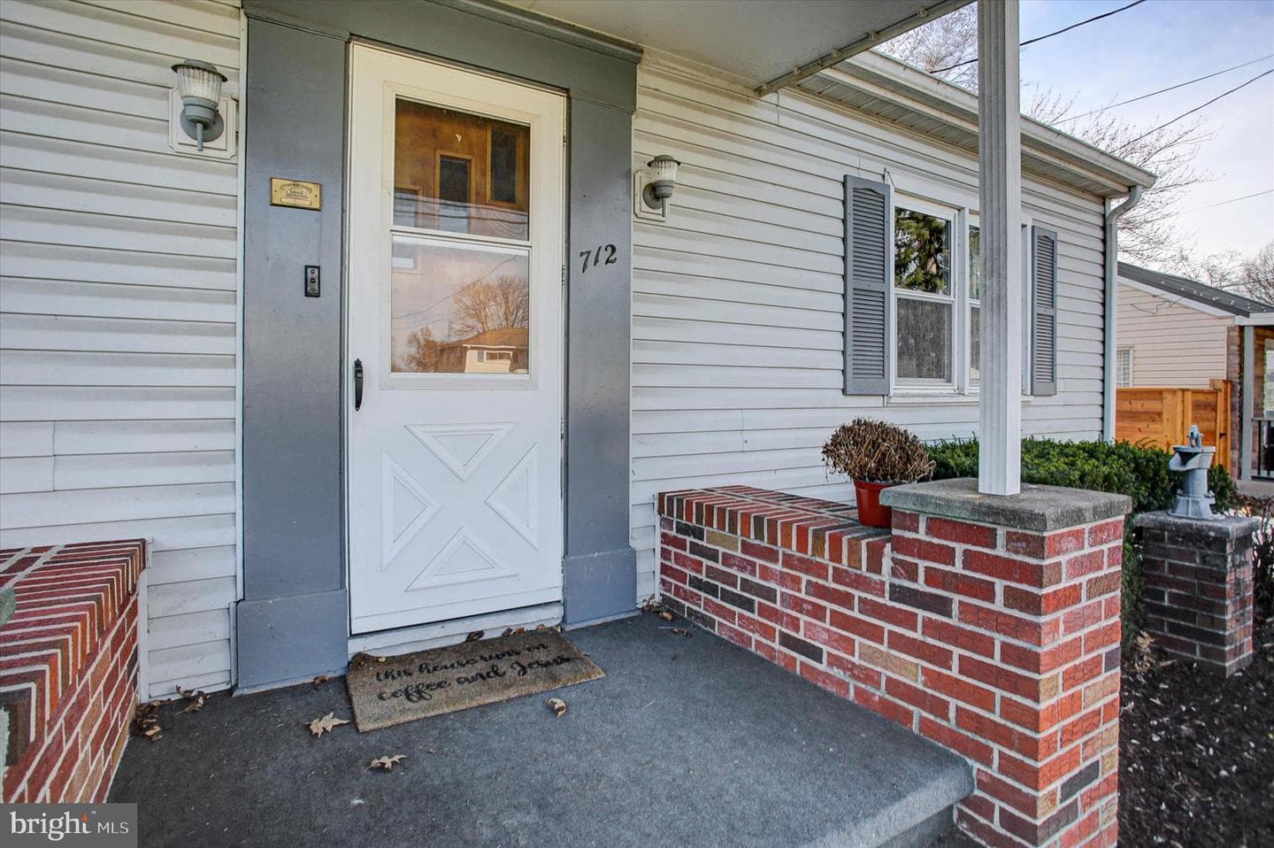 712 Stanley Avenue photo 5