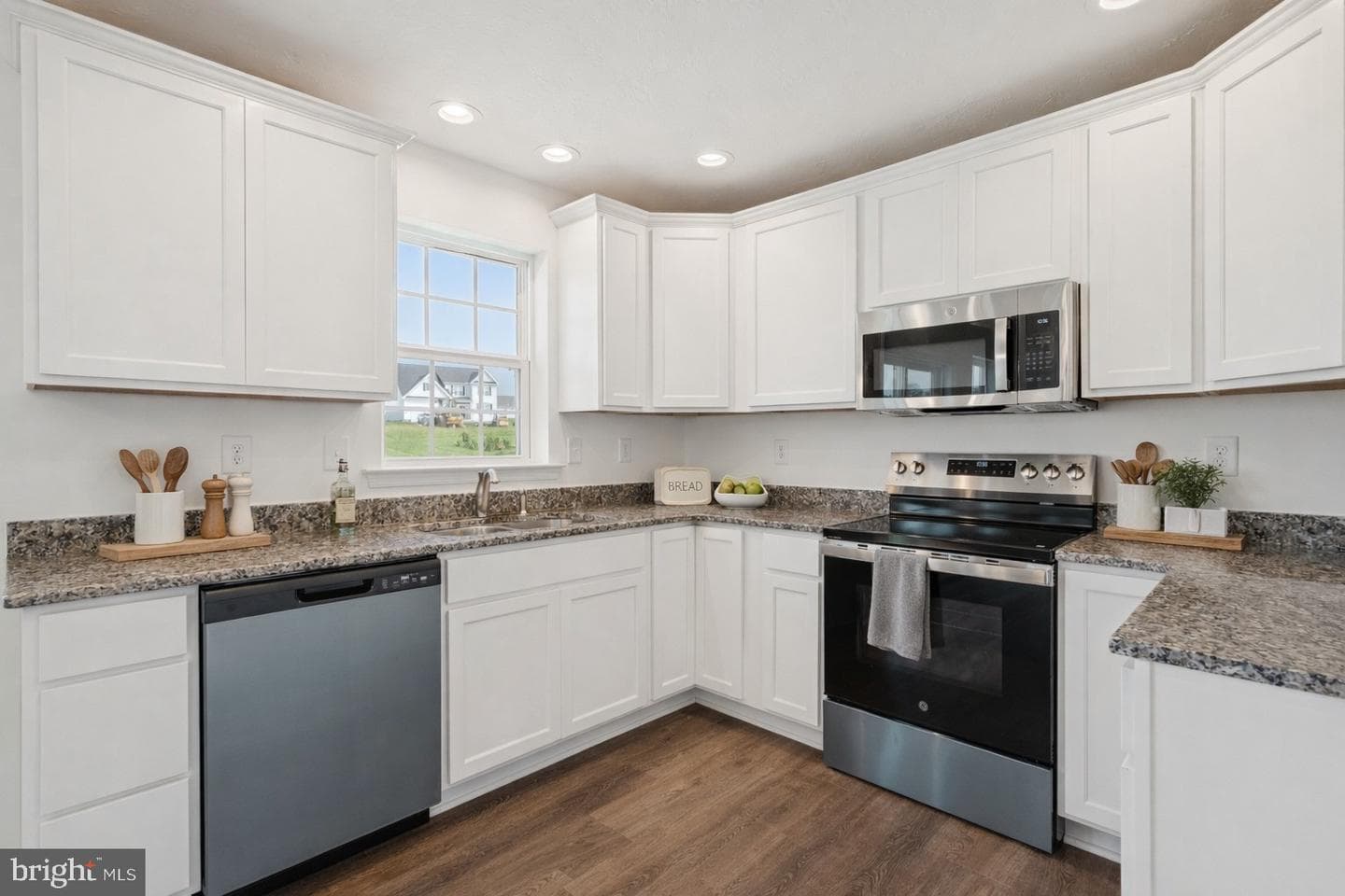 1668 Falcon Lane #243 photo 3