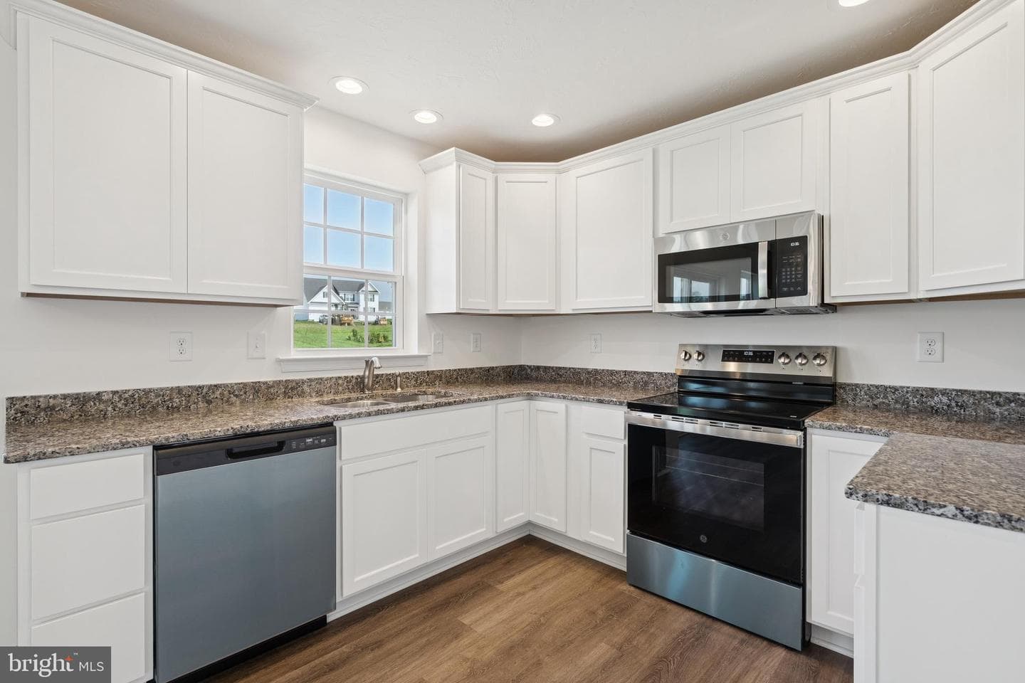 1668 Falcon Lane #243 photo 4