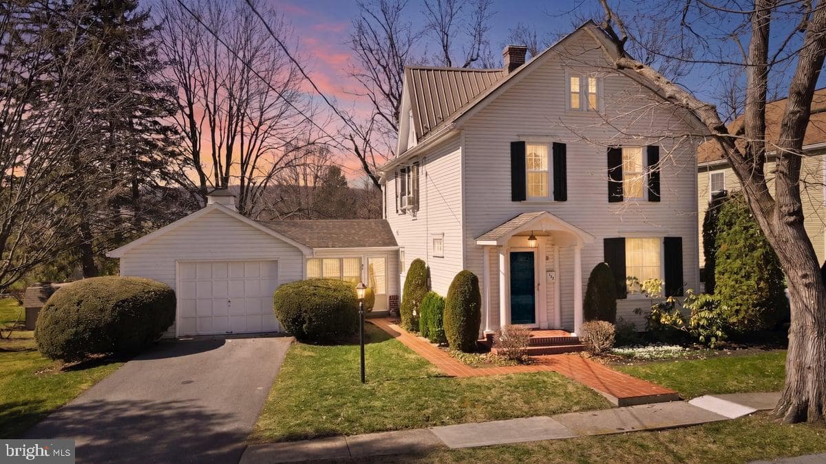 132 Faust Street photo 2