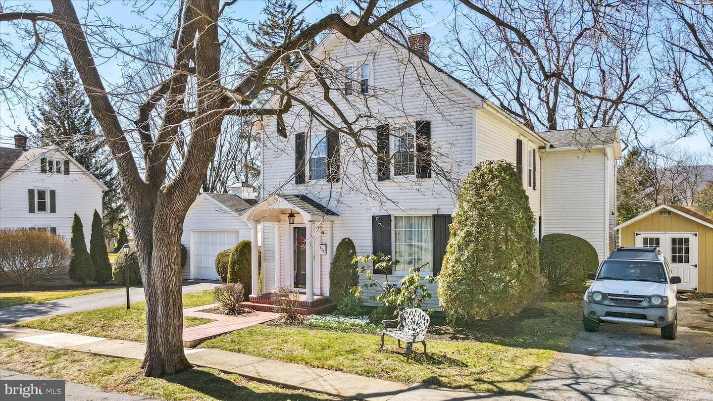 132 Faust Street photo 4