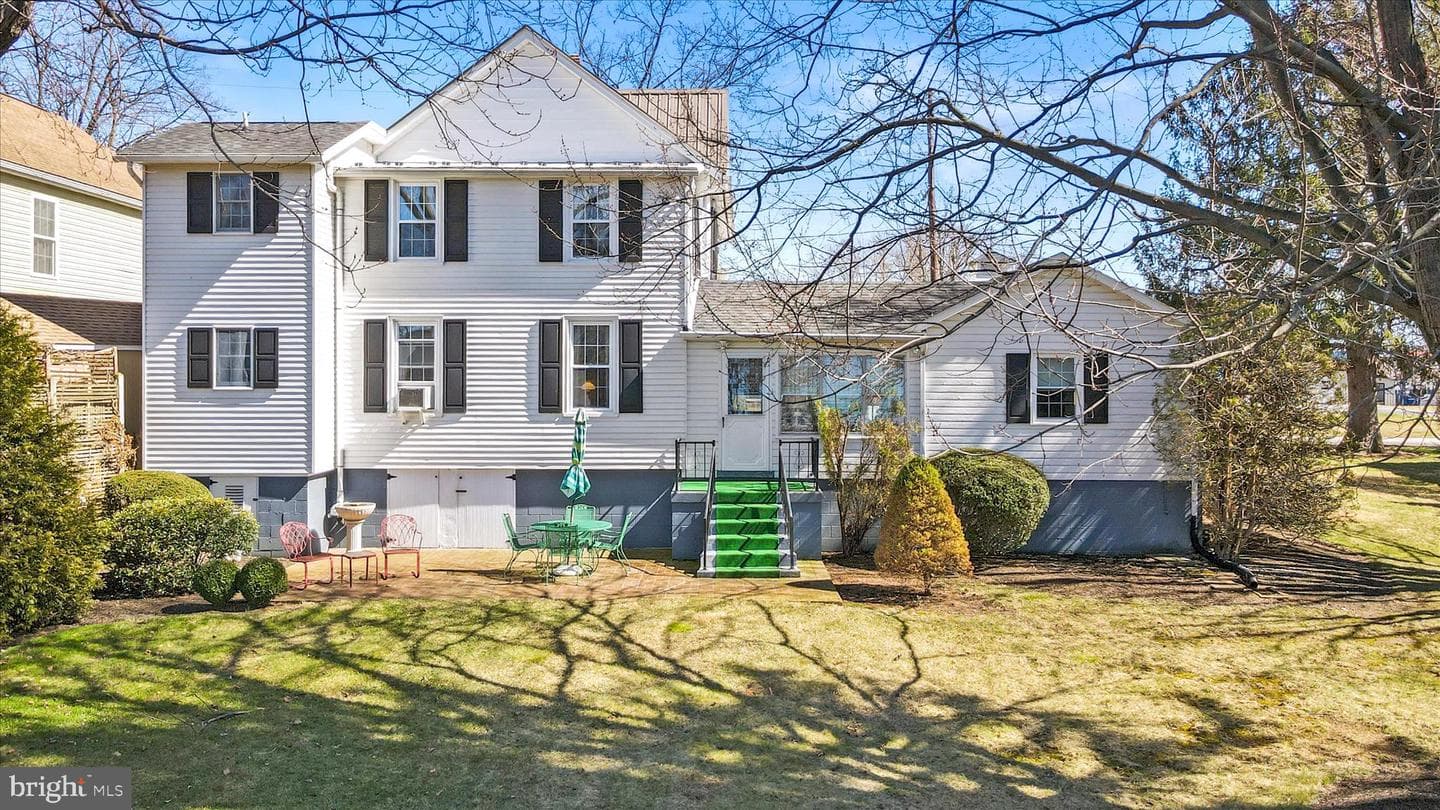 132 Faust Street photo 7