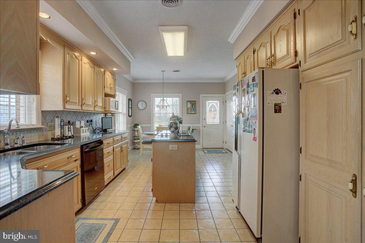84 Monroe Drive photo 16