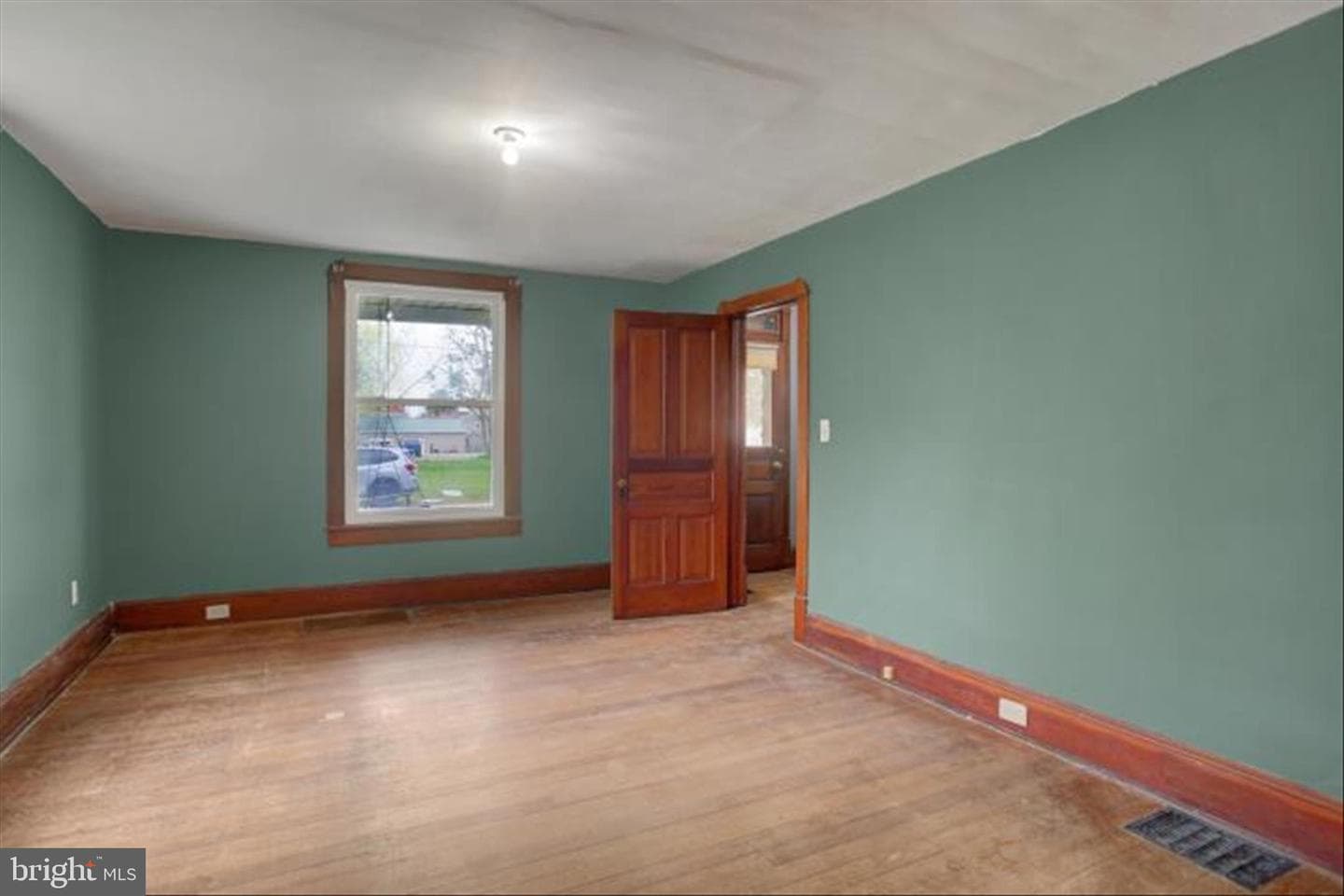 126 Faust Street photo 8