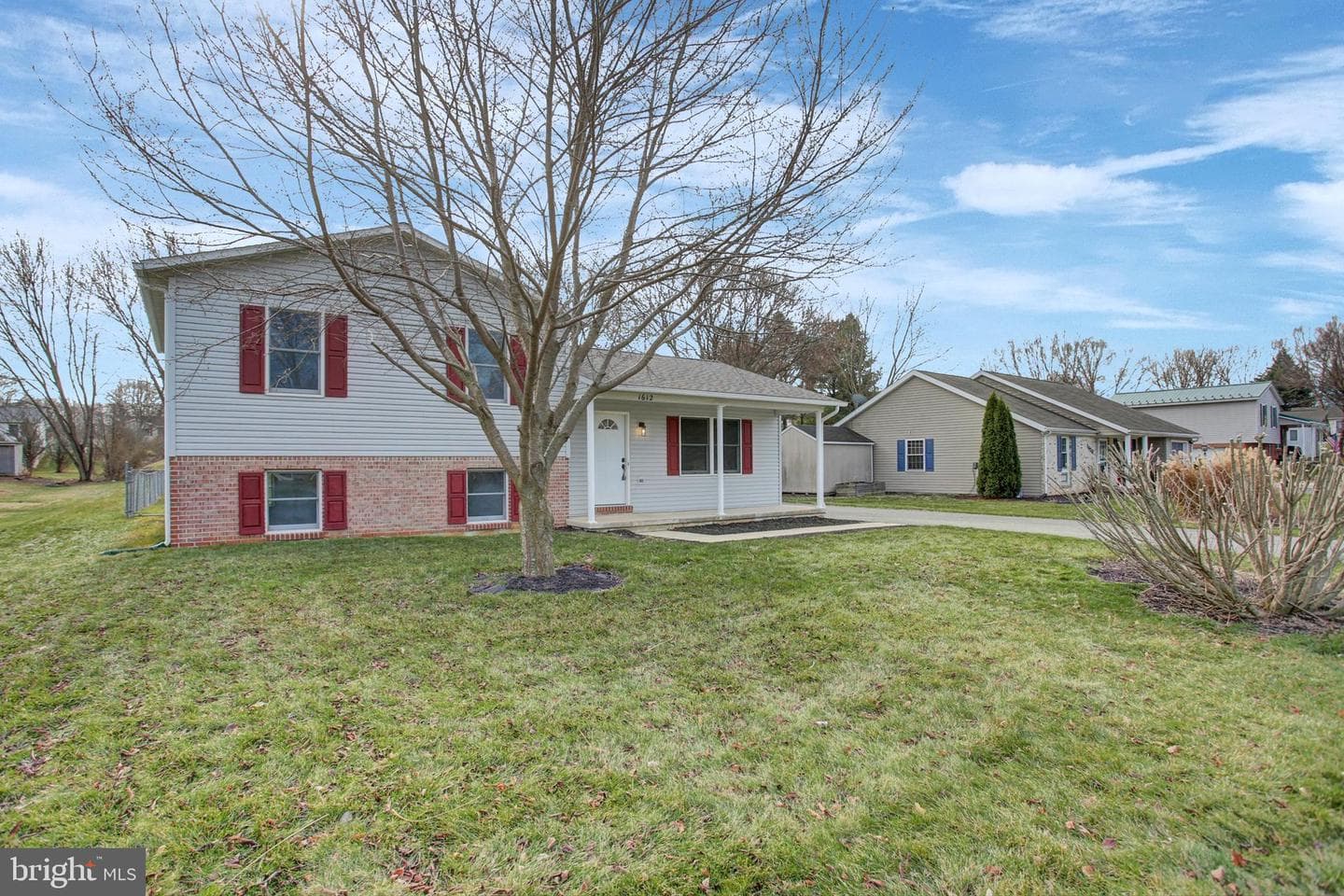 1612 Magnolia Court photo 3