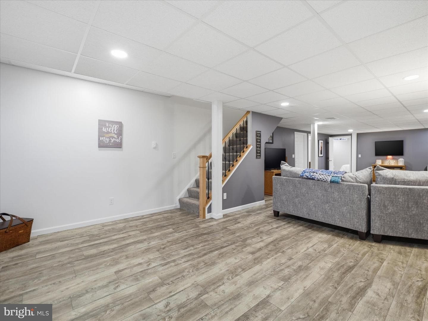 570 Starr Avenue photo 33