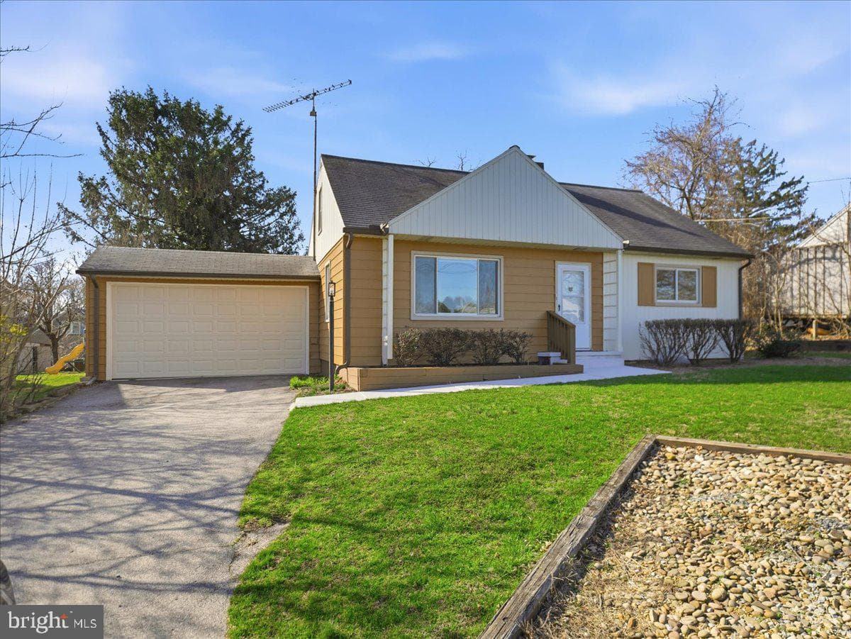 906 Strock Drive Drive photo 4