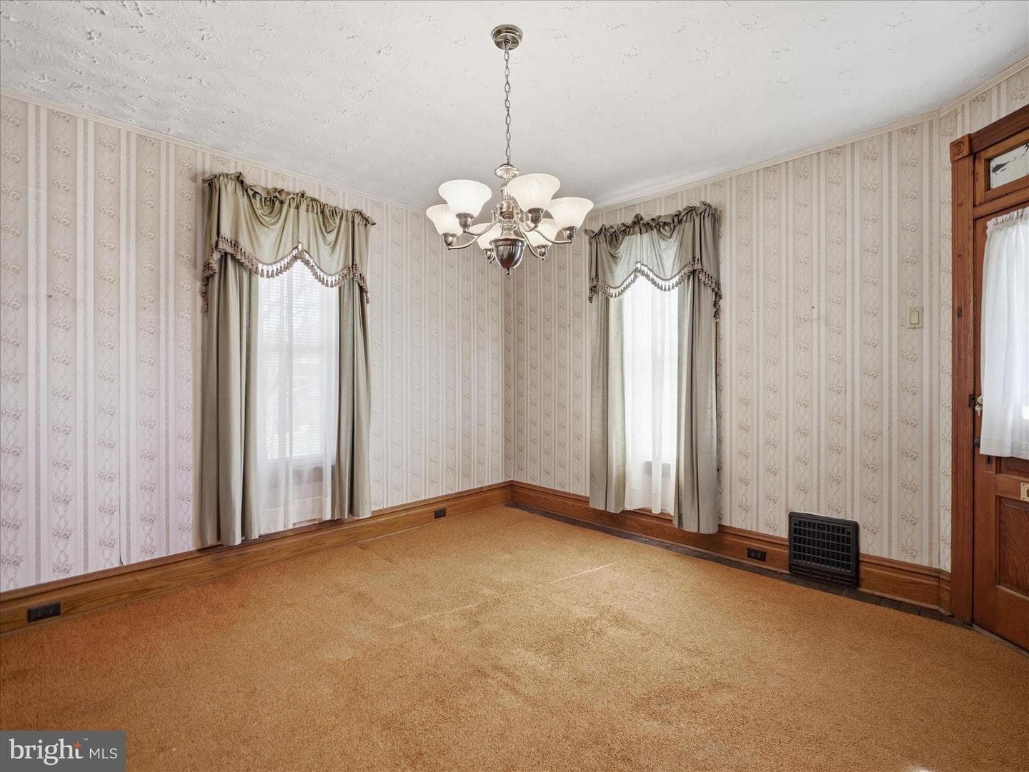 231 Fairview Avenue W photo 22