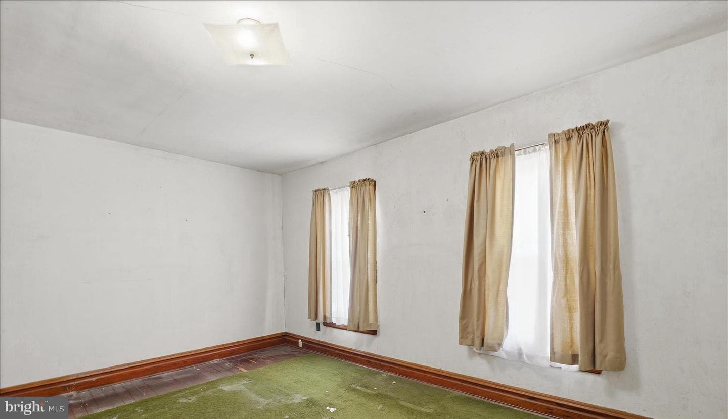 231 Fairview Avenue W photo 31