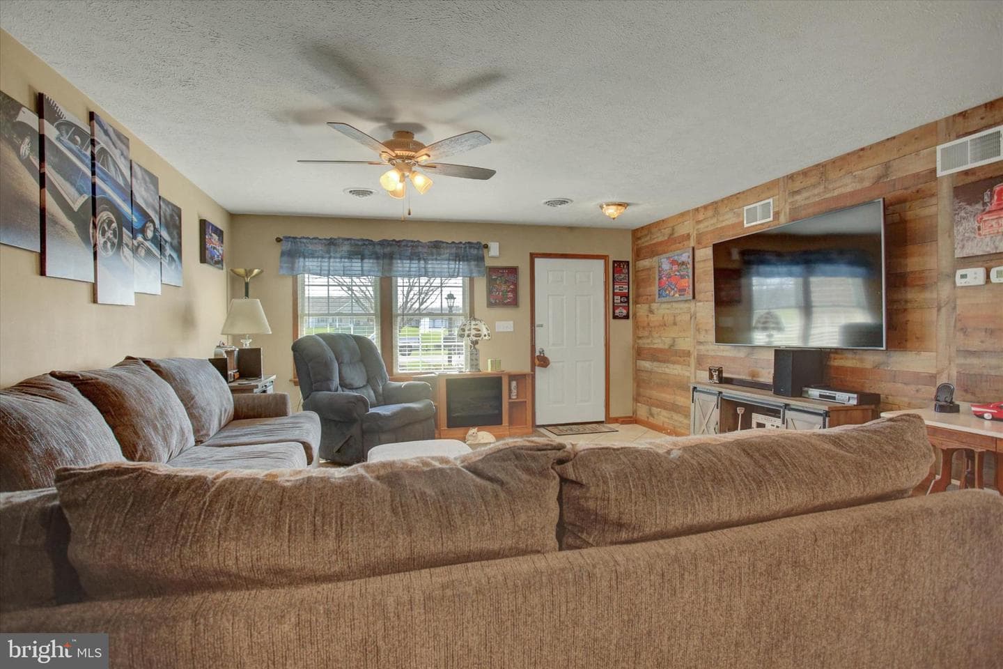 432 Kara Way photo 6