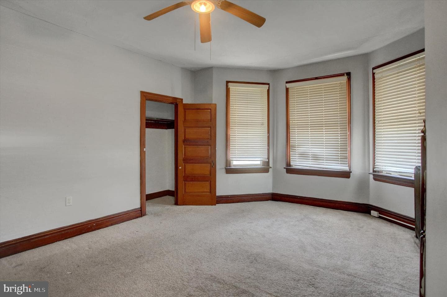 425 Lincoln Way West photo 20