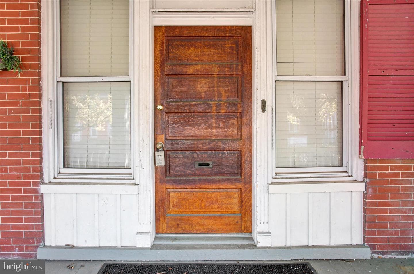 425 Lincoln Way West photo 4