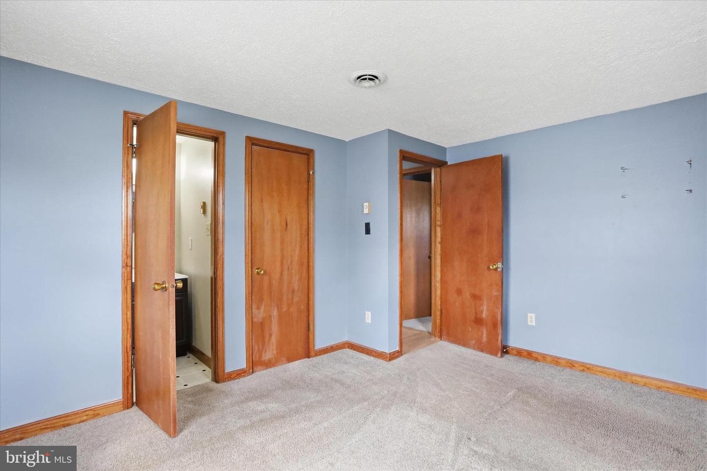 99 Jameslee Drive photo 19