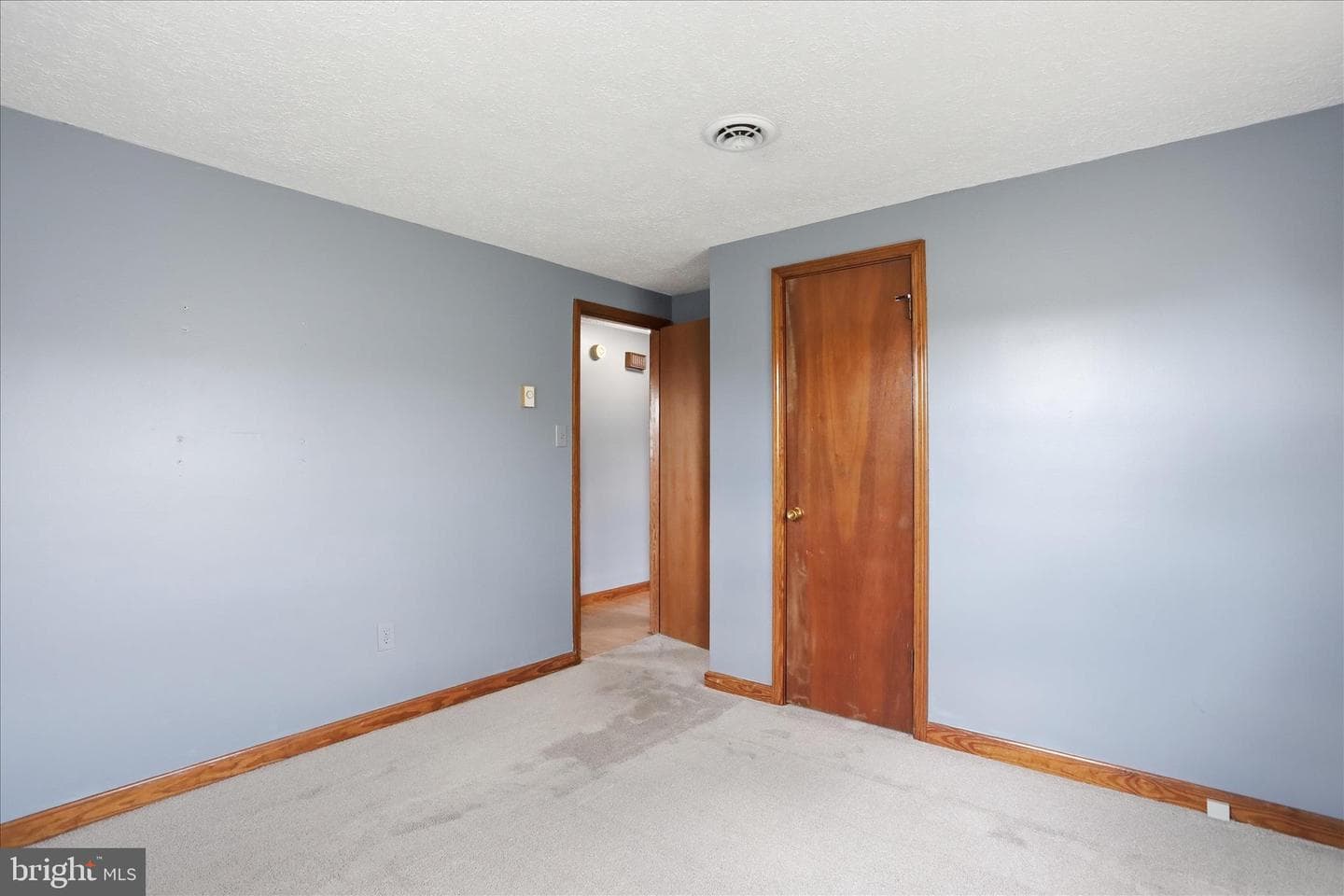 99 Jameslee Drive photo 21