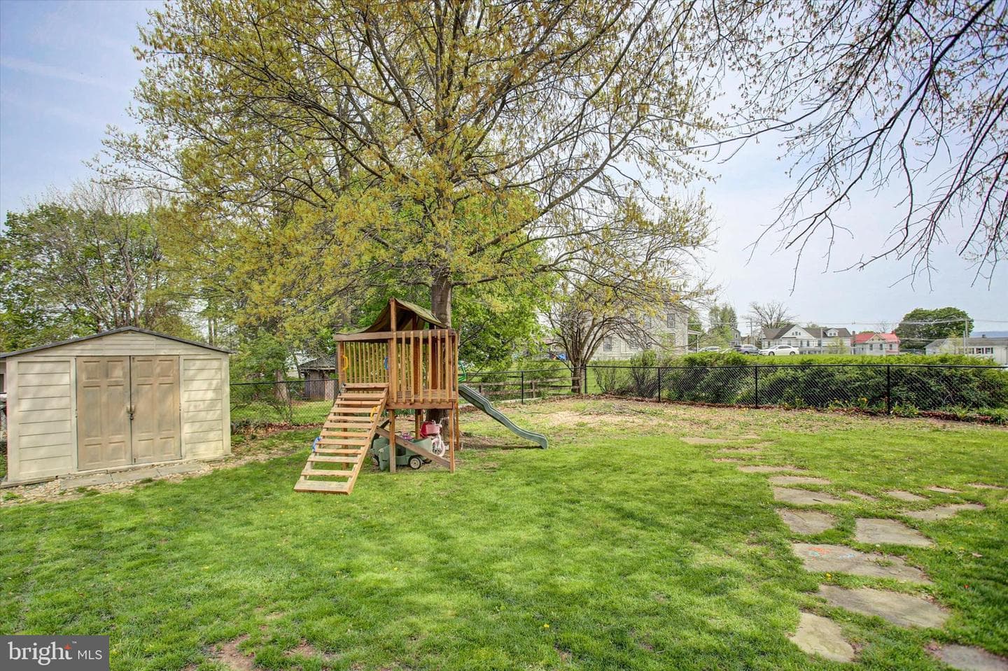 374 Glen Street photo 38