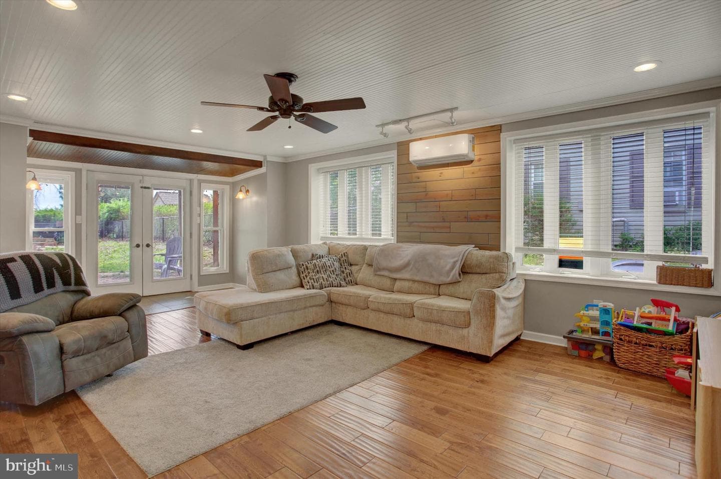 374 Glen Street photo 6