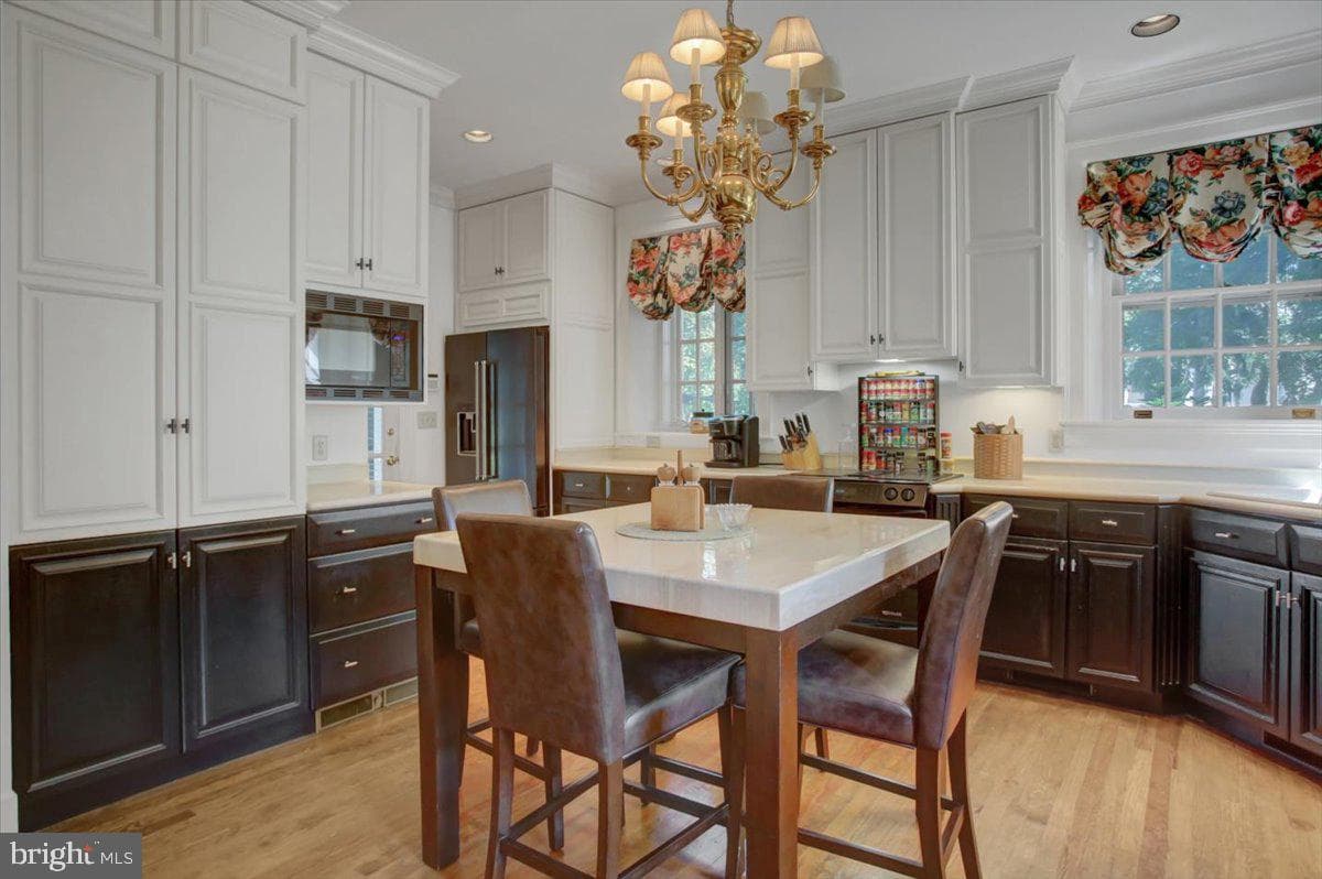 307 W King St photo 15