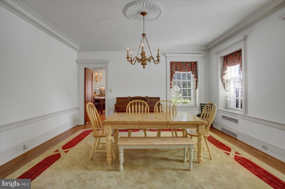 307 W King St photo 21