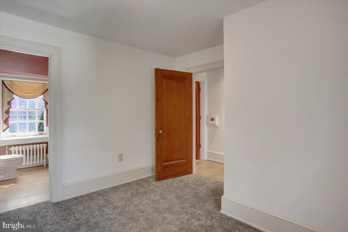 307 W King St photo 32
