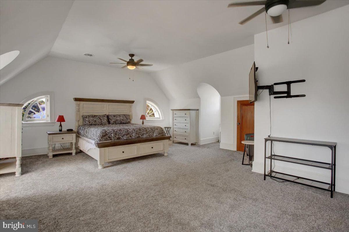 307 W King St photo 35