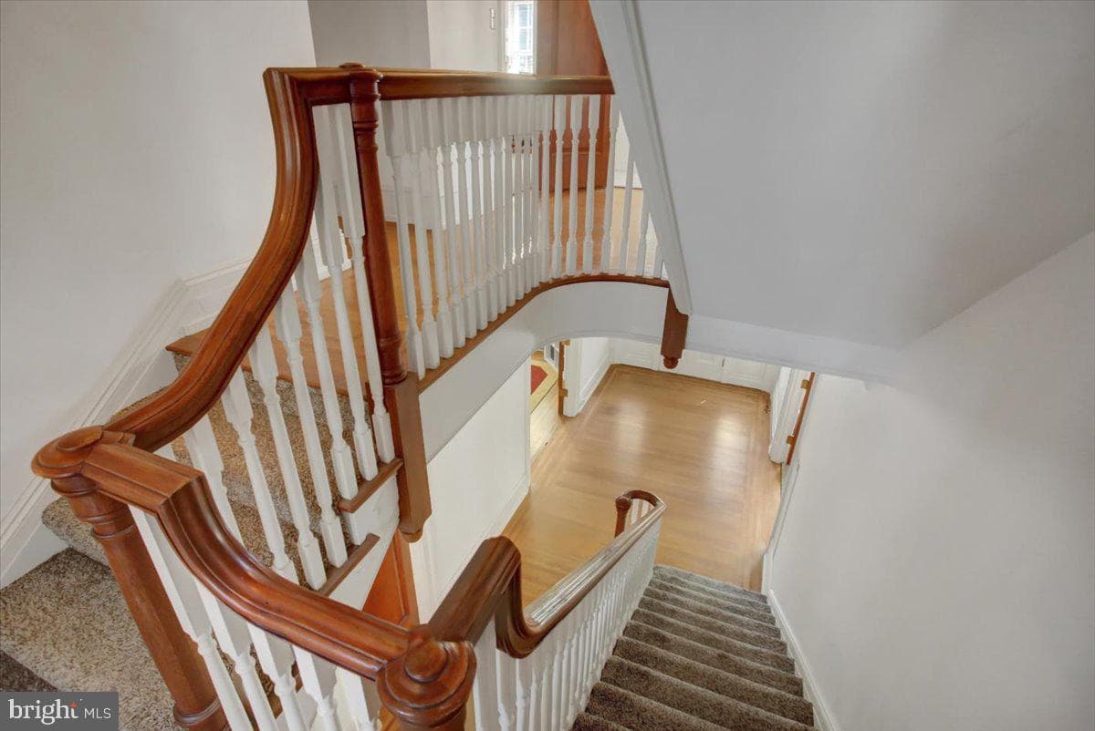 307 W King St photo 46