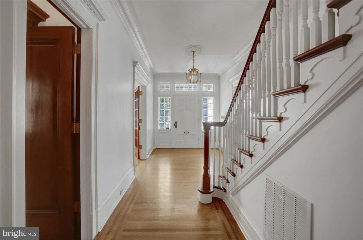307 W King St photo 5