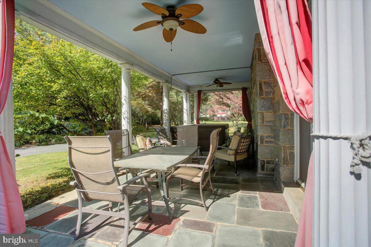 307 W King St photo 71