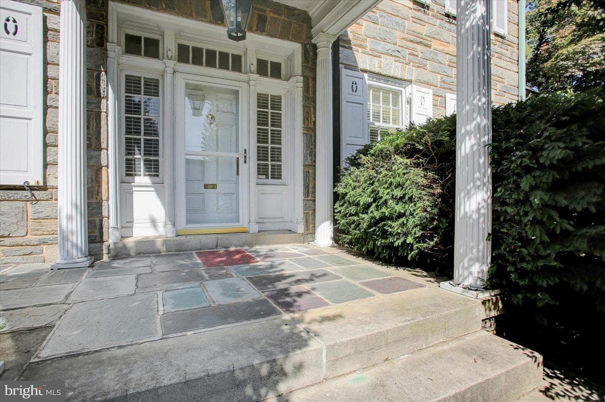 307 W King St photo 77