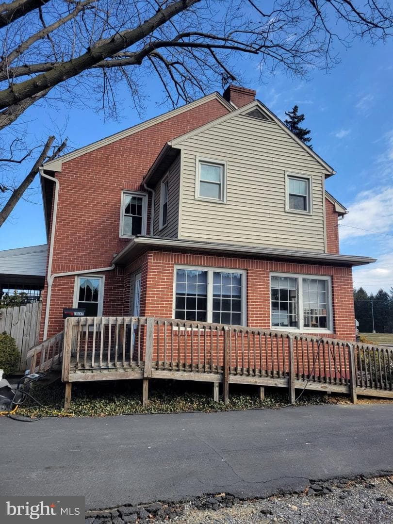 835 W King Street photo 3