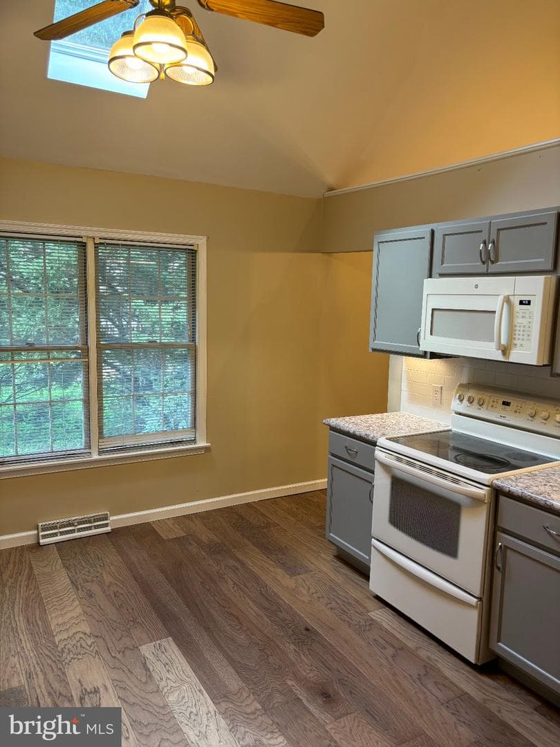 6188 Greenbriar Lane photo 10