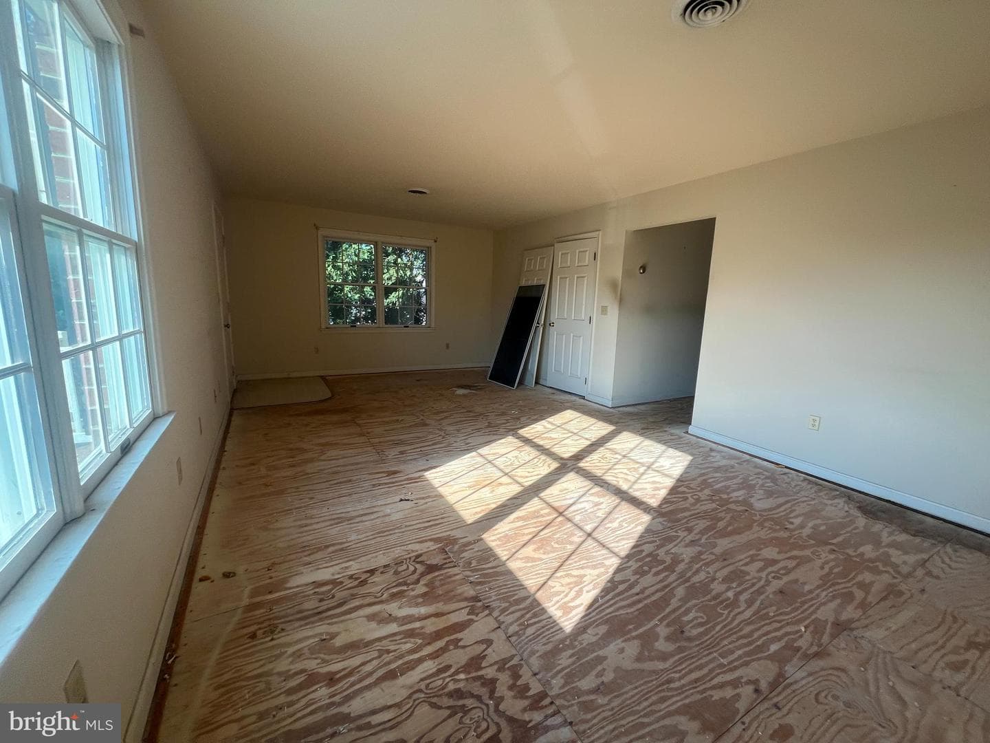 150 S S Price Avenue photo 19