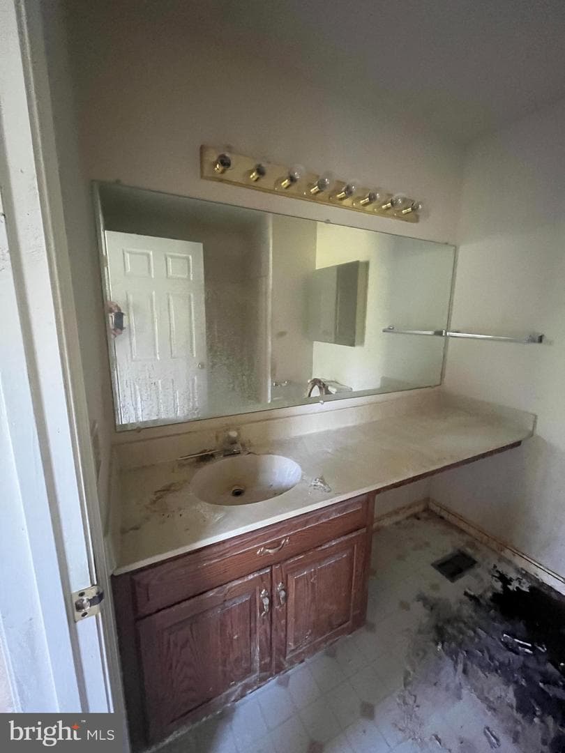 150 S S Price Avenue photo 24