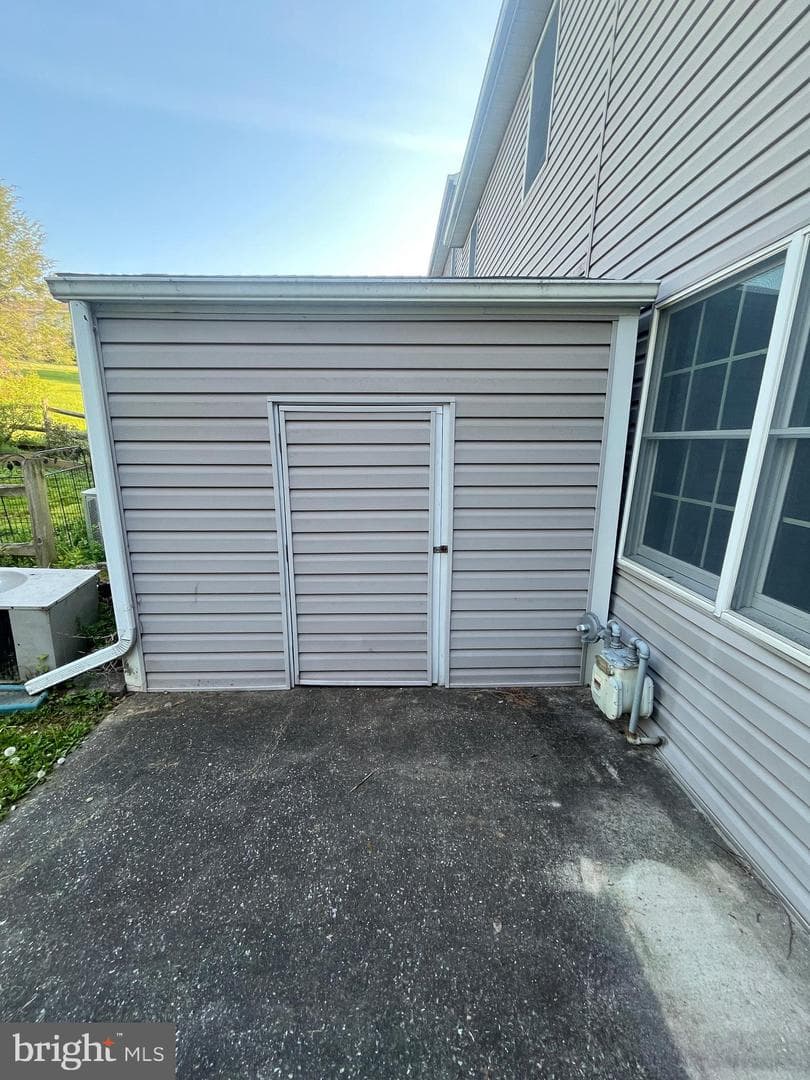 150 S S Price Avenue photo 32