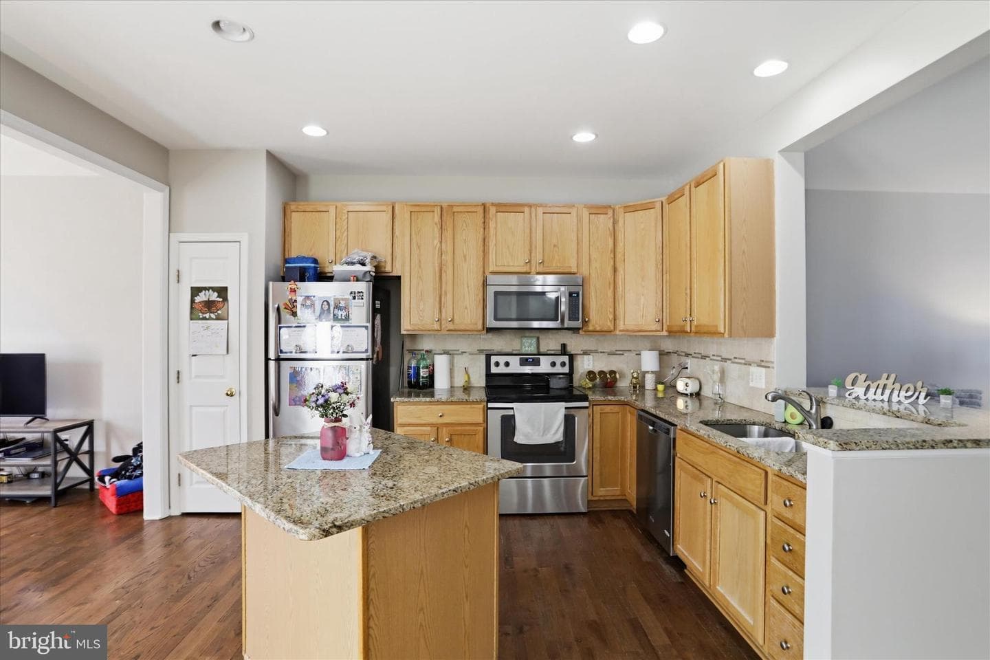 334 Lantern Ln photo 12
