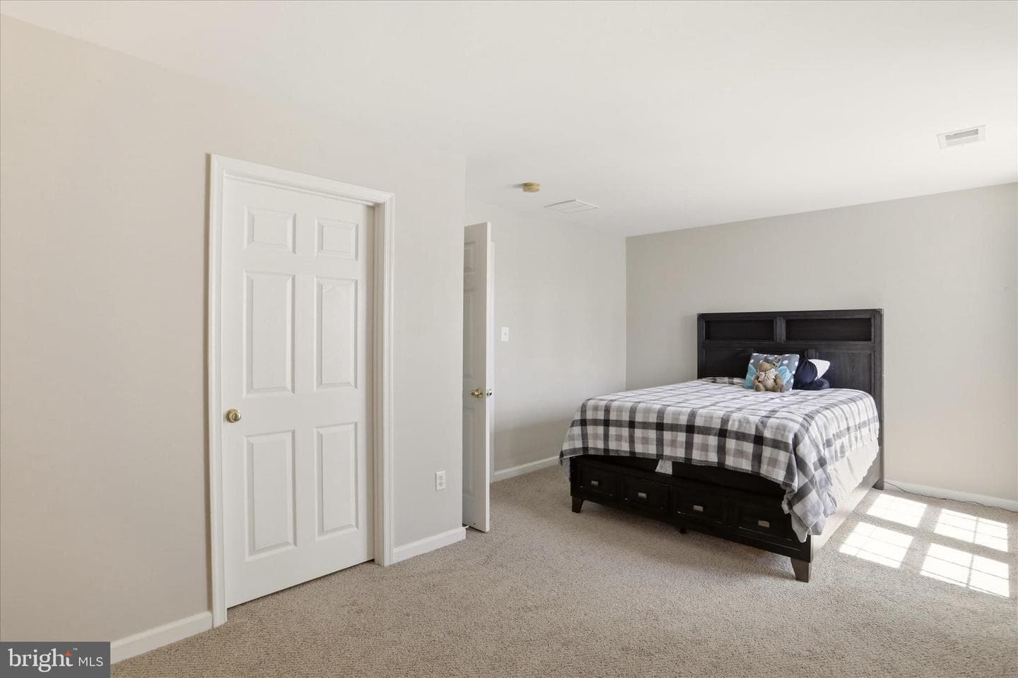 334 Lantern Ln photo 24