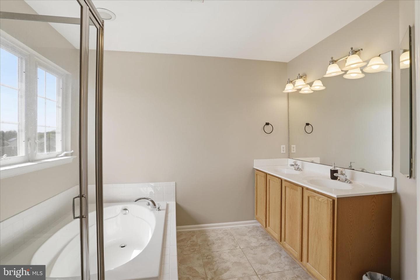 334 Lantern Ln photo 26