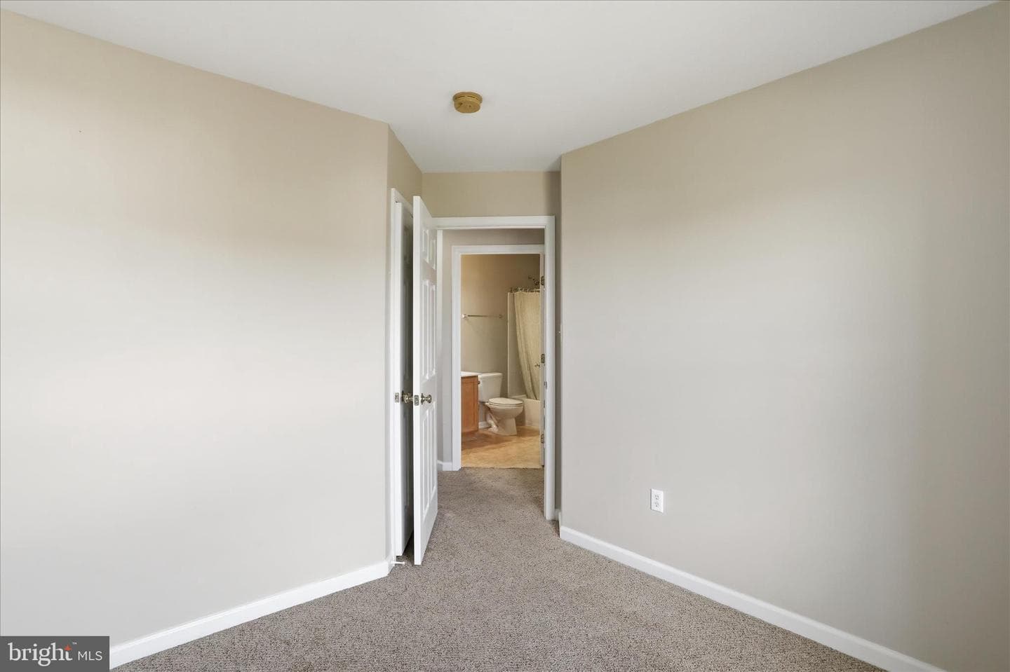 334 Lantern Ln photo 31