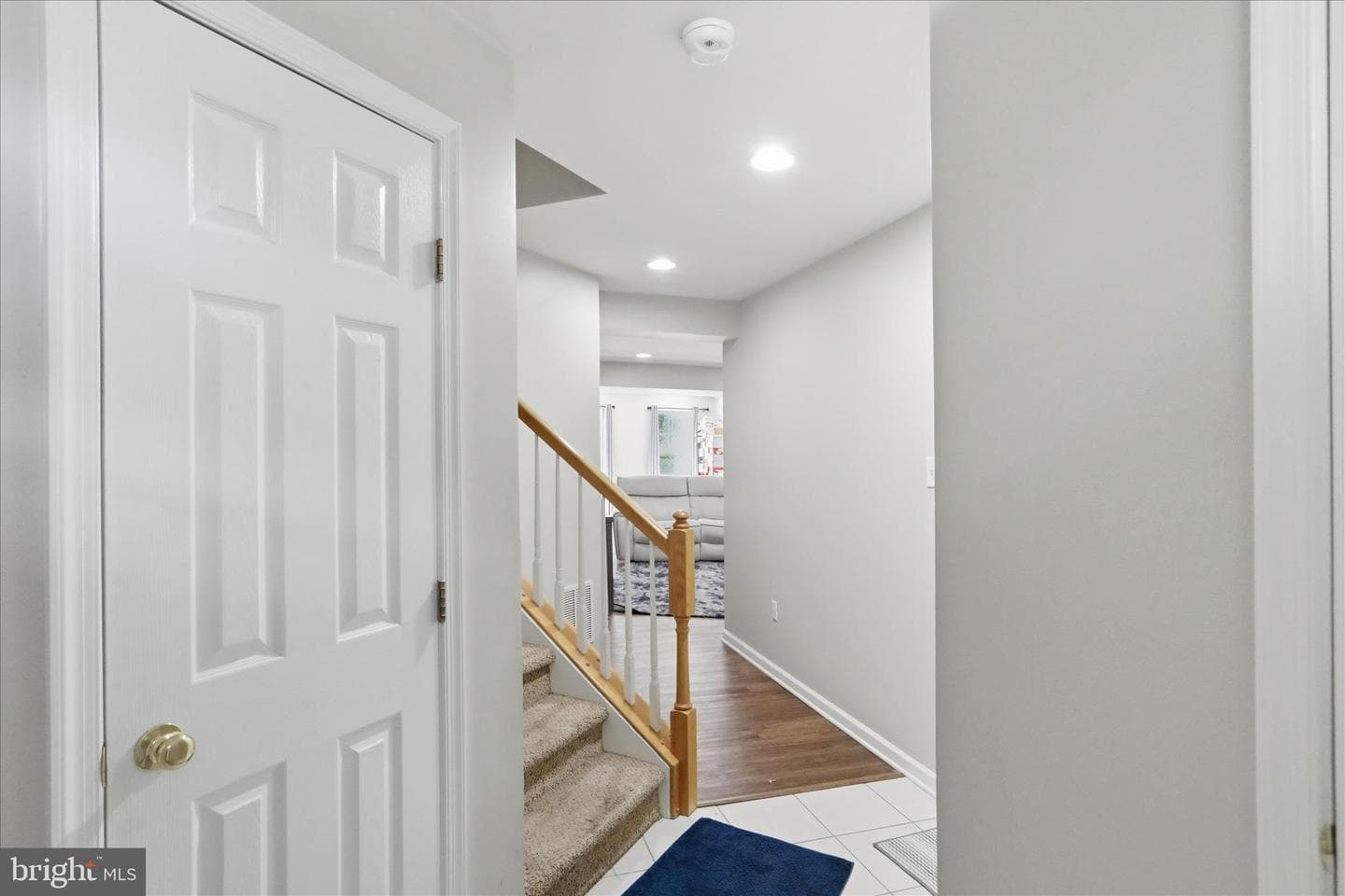 334 Lantern Ln photo 5