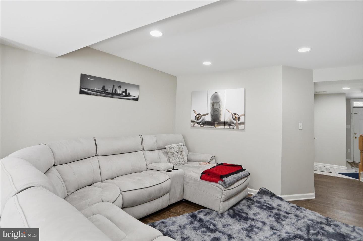 334 Lantern Ln photo 6