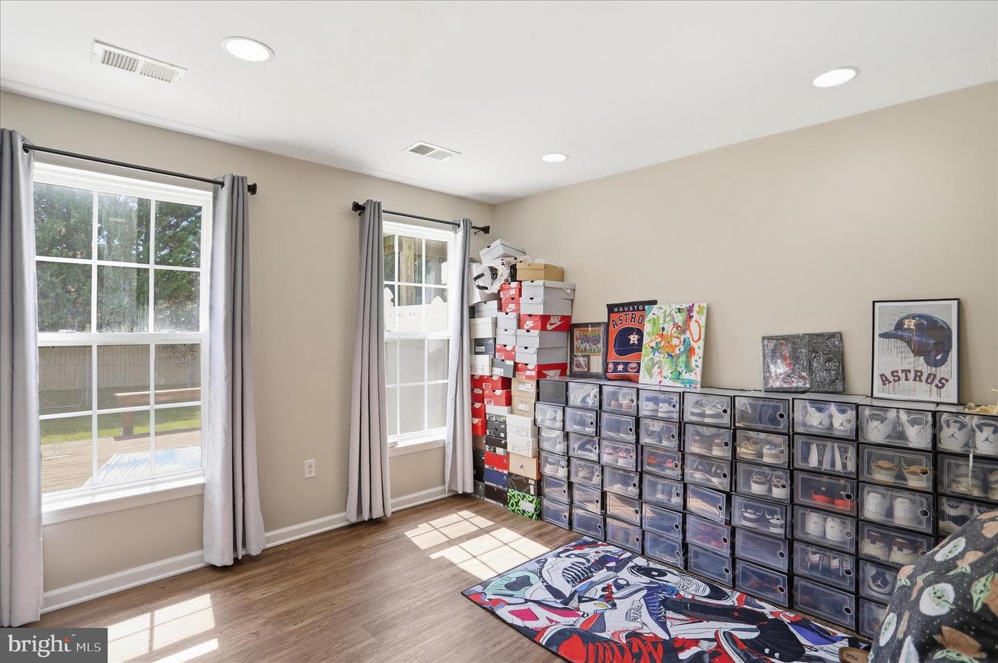 334 Lantern Ln photo 8
