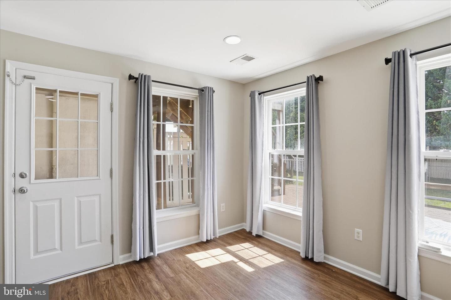 334 Lantern Ln photo 9