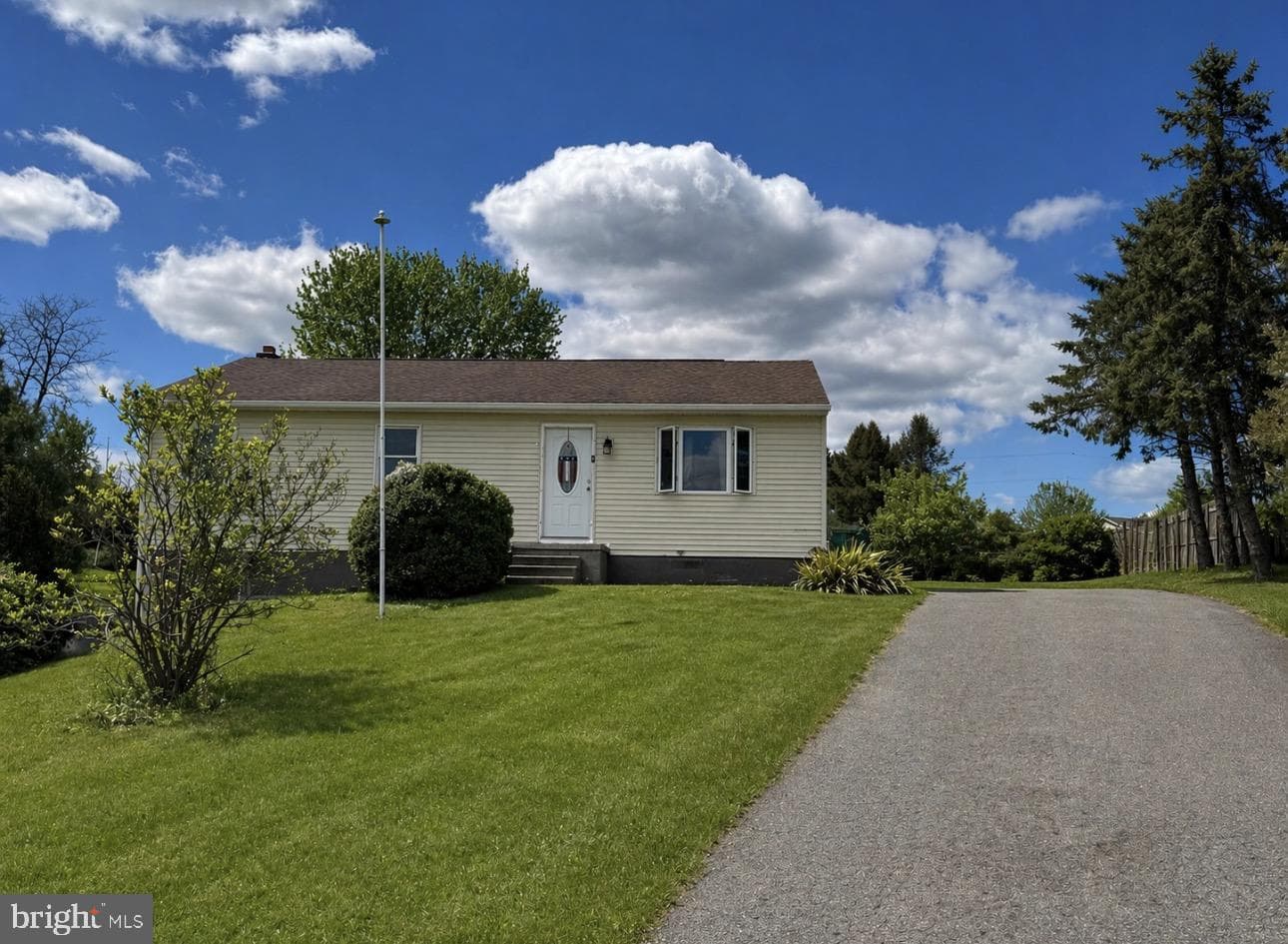 1577 Streamside Drive, Chambersburg